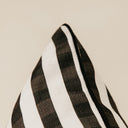 Grid Mesh Linear Scatter – Black & White