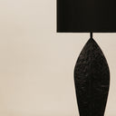 Pluma Medium Sculpture Table Lamp – Black